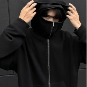 Windsichere Jacke mit Gesichtsschutz